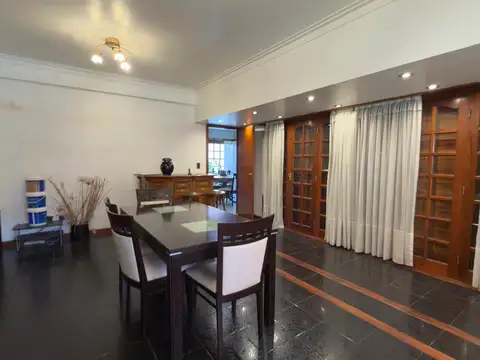 Casa 6 ambientes con 4 baños