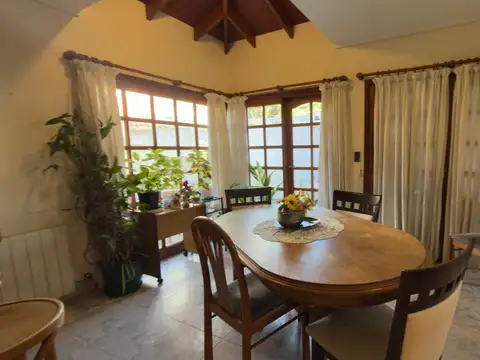 Casa en Venta con 3 cocheras