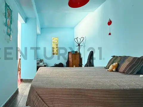 Casa 6 ambientes con 2 baños