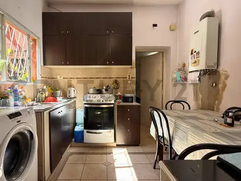 Casa 6 ambientes con 2 baños