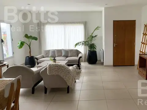 Casa en Alquiler de 3 dormitorios