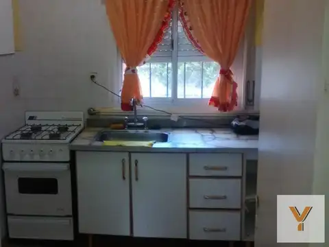 Casa 3 ambientes con 1 baño