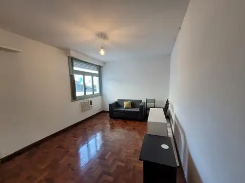 Depto.tipo casa de 3 ambientes en Venta en Caballito