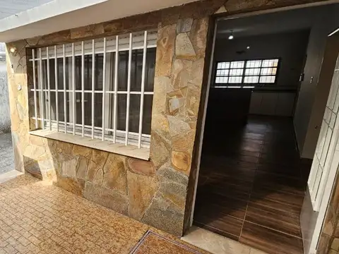 Departamento de pasillo 2 dormitorios en Barrio Cura