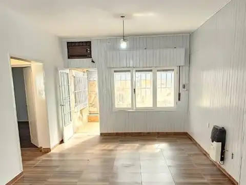 Departamento de pasillo 2 dormitorios en Barrio Cura