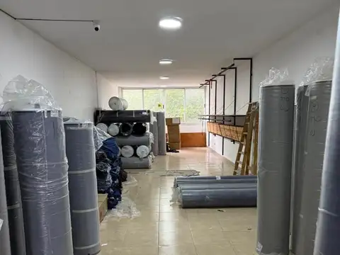 Deposito en Alquiler - Flores Zona Comercial