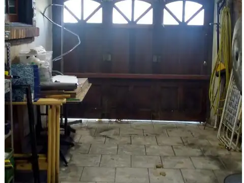 Casa en dos plantas de 4 amb.c/garage  (Punchauca 100- Haedo