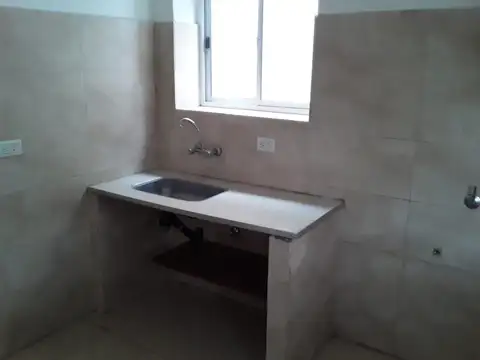 Casa en Alquiler en Luis Guillon, $ 500.000