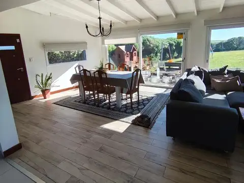 Casa 3 ambientes con 2 baños