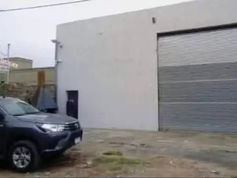 VENTA AMPLIO GALPON EN MERCEDES B.