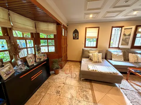 Casa 7 ambientes con 5 baños