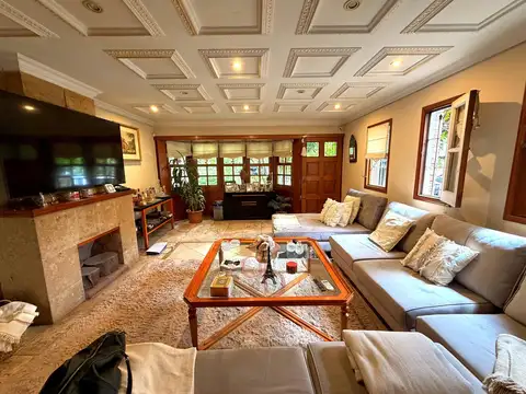 Casa en Venta con 4 cocheras