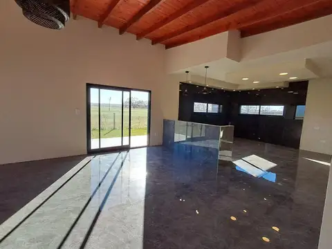 Casa 4 ambientes con 3 baños