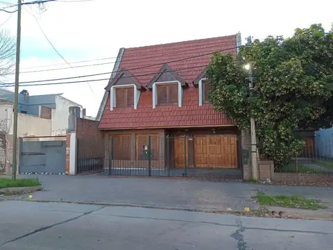 Casa en La Plata - 4 dormitorios