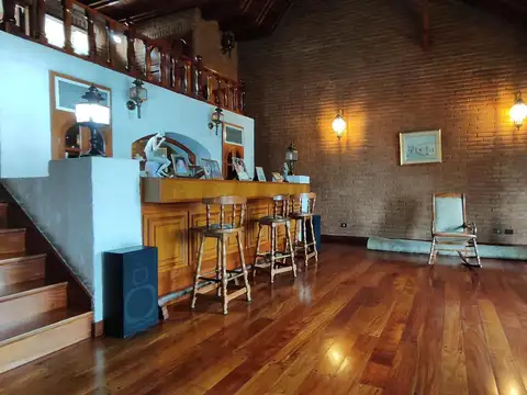 Casa 7 ambientes con 3 baños