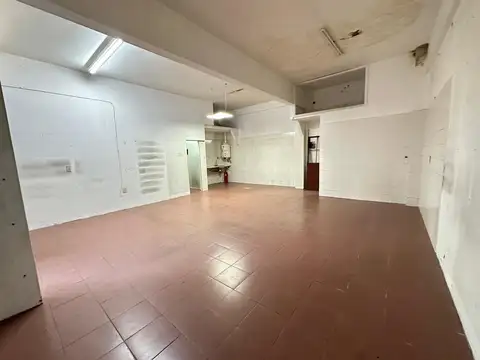 Local en Alquiler en Parque Chas, $ 2.350.000