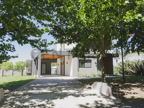 Casa en Venta en Club Miralagos, USD 250.000