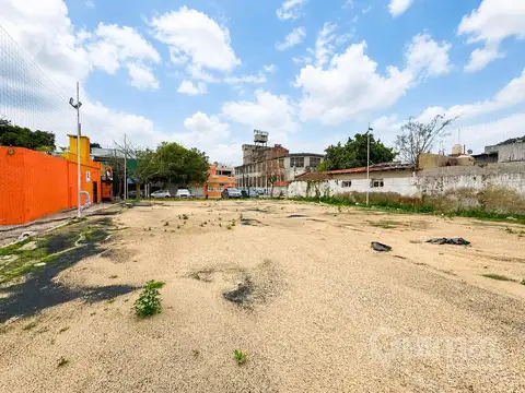 GRAN PARCELA DE 2500M2 CON SALIDA A DOS CALLES