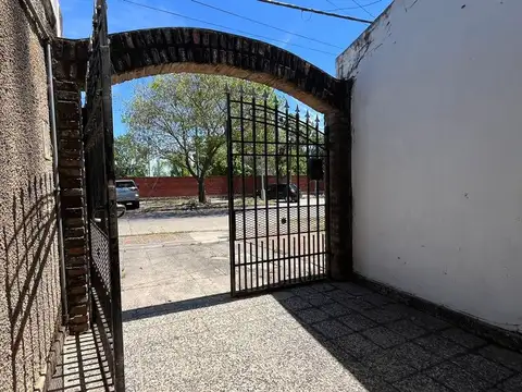 Calle Hipólito Irigoyen 3300