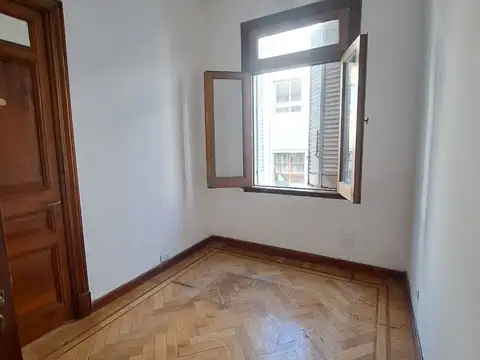 Alquila oficina de 6 ambientes en Montserrat