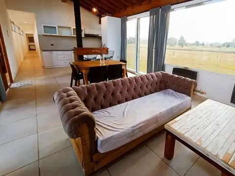 Casa 4 ambientes con 2 baños