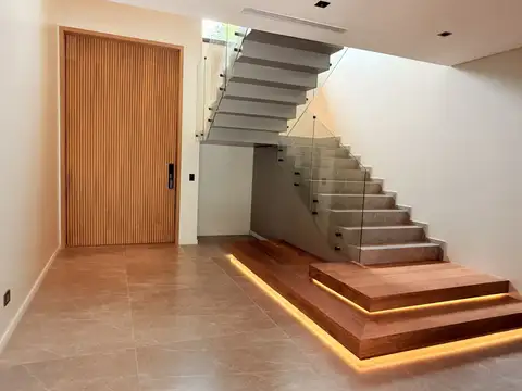 CASA EN VENTA A ESTRENAR EN EL YACHT - NORDELTA