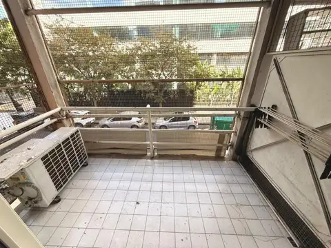 Mono ambiente al frente con balcón. Departamento de un ambiente en Belgrano 