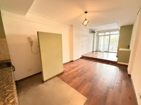 Mono ambiente al frente con balcón. Departamento de un ambiente en Belgrano 