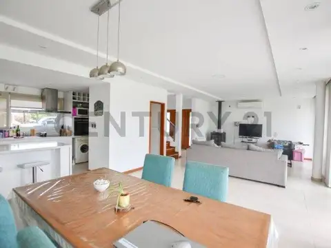 Casa en Venta con 3 cocheras