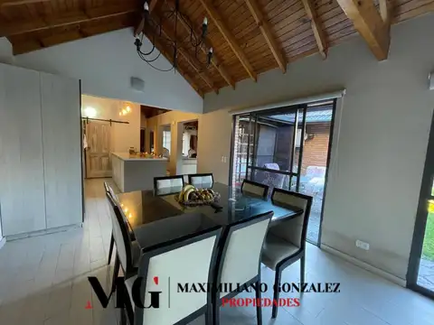 Casa 4 ambientes con 2 baños