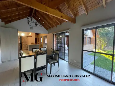 Casa en Alquiler con 1 cochera