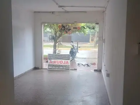 SE ALQUILA: AMPLIO LOCAL COMERCIAL. SAN MARTIN 1400