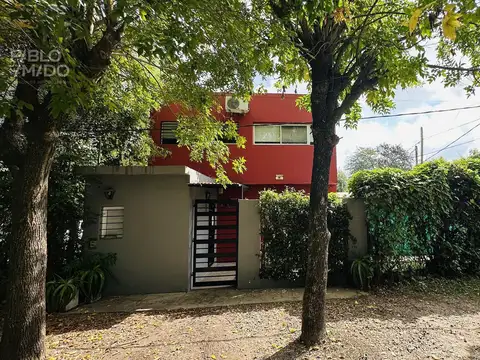 Casa en City Bell. 3 dormitorios. Pileta.