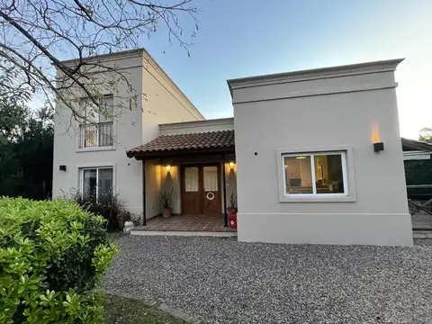 HERMOSA CASA EN VENTA BARRIO EL MIRASOL PILAR