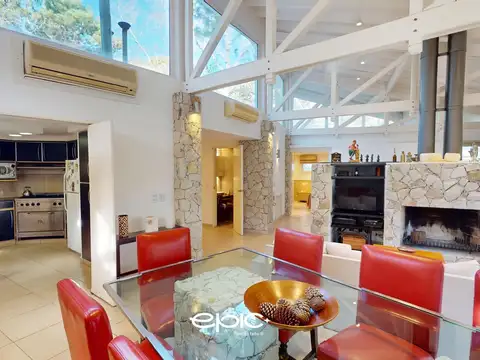 Casa en Venta en Carilo, USD 680.000