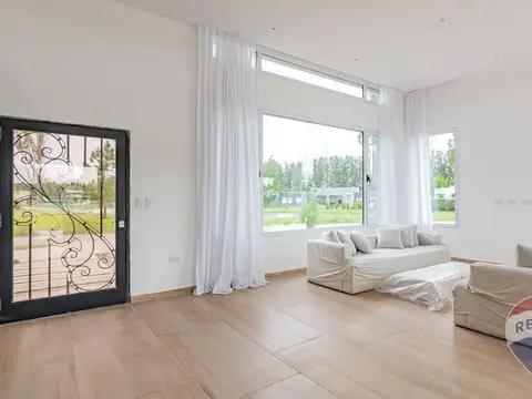 Casa en Venta en Club Miralagos, USD 245.000