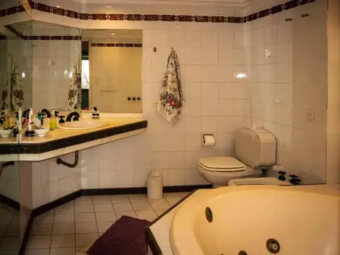 Zabala e/ Avenida Luis Maria Campos y Arribeños