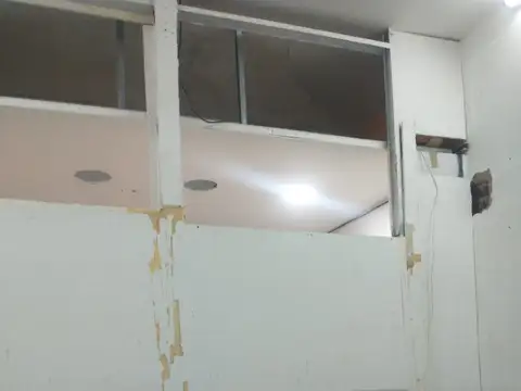 Local en Alquiler en Flores Sur, $ 300.000