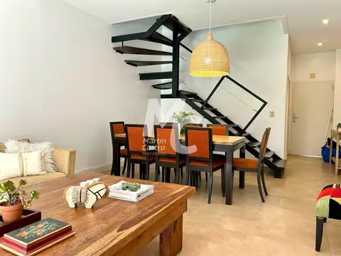 Casa en Alquiler con 2 cocheras