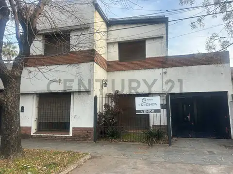 CASA EN VENTA 131 43 Y 44. 5 DORMITORIOS APTA CREDITO