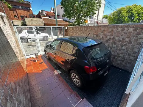 Departamento tipo casa en venta con cochera y terraza propia