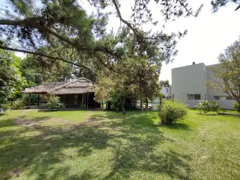 Venta Casa 3 amb con piscina en  Barrio Parque Sakura, Exaltacion de la Cruz.