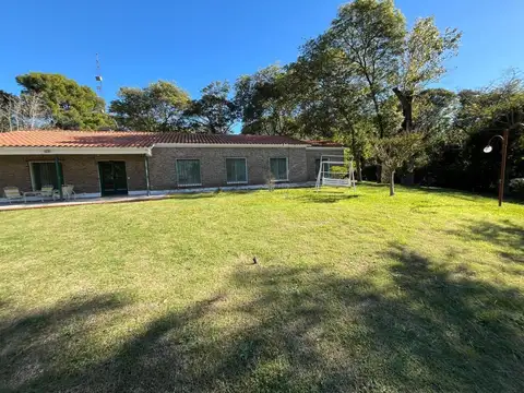 Casa 5 ambientes con 4 baños