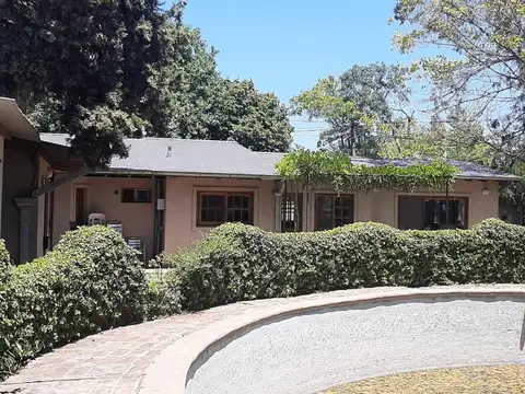 Casa en Venta con 2 cocheras