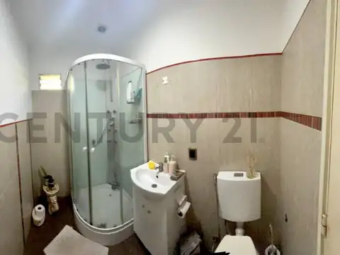 Casa de 3 Dormitorios en Venta en Punta Lara sobre Av. Almirante Brown, Frente a