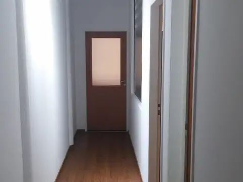 OFICINA DE 42 M2 CON VISTA A LA AV. MITRE, PLAZA Y CATEDRAL. AV. MITRE 686 AVELLANEDA CENTRO.