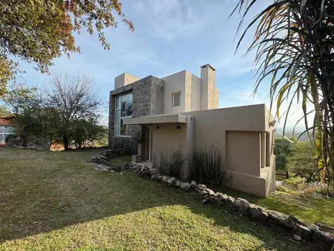 HERMOSA CASA EN POSTA CARRETA 3 DORM CON PILETA