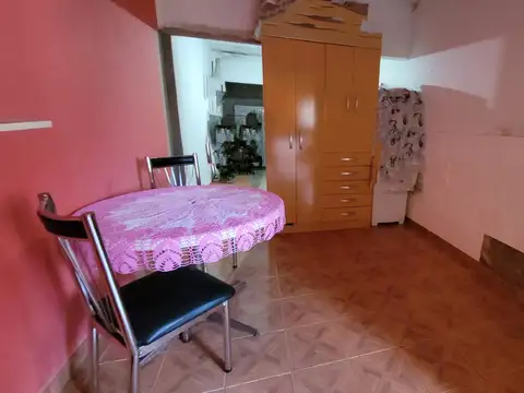 Casa 3 ambientes garage y patio amplio en Venta - Villa Tesei
