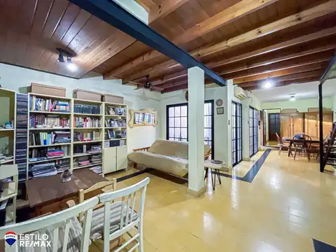 Casa de estilo céntrica. Lote 10x 30 .Lote UC1