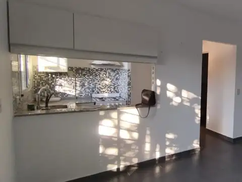 DEPARTAMENTO 2 AMBIENTES  CON COCHERA